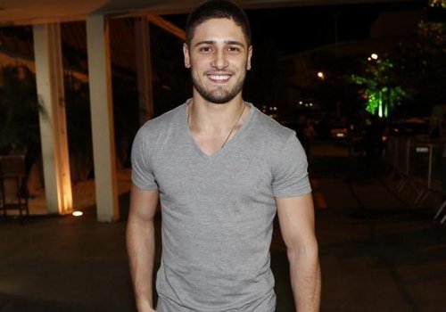 Daniel Rocha adere à moda ostentação e é criticado pelos fãs