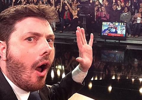 Danilo Gentili critica o PT e acusa Lula no Facebook