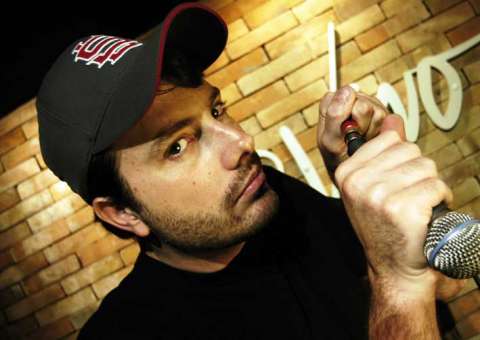 Sbt negocia para exibir série estrelada por Danilo Gentili