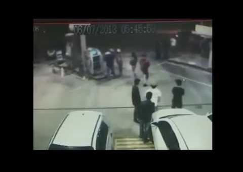 Lutador de MMA arruma confusão em posto de gasolina e acaba nocauteado a paulada