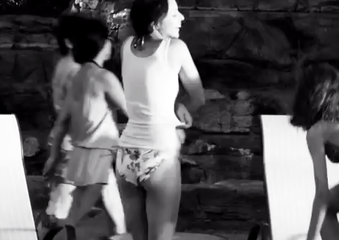 Novo filme da Disney fala de fantasias com adolescentes na Disneylândia