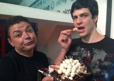 As celebridades ativistas da causa gay falam sobre beijo em 'Amor à Vida'