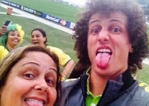  Mãe de David Luiz reprova namoro sério do craque "não queria"