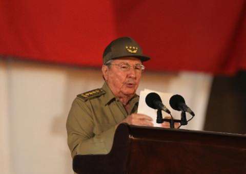 Raúl Castro diz que não cederá ante agressões