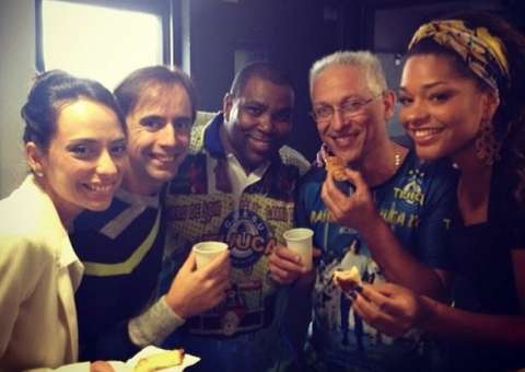 Juliana Alves comemora vitória da Unidos da Tijuca