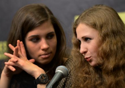 Grupo Pussy Riot adverte que não perdoará Putin
