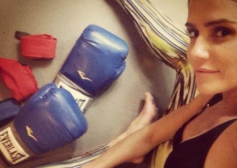 Débora Secco "na luta"