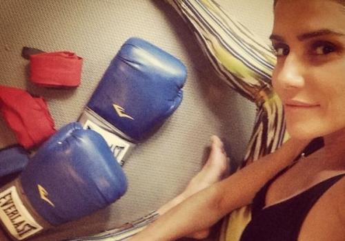 Débora Secco "na luta"