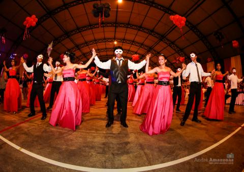 Presidente Figueredo realiza sonho de 56 debutantes