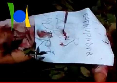  Em cima de corpo decapitado, um bilhete deixado pelos assassinos: "Sou estuprador, por isso morri"