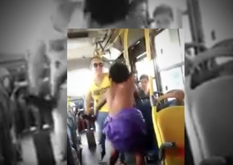 FLAGRA: Mulher com deficiência mental é espancada em ônibus de Manaus