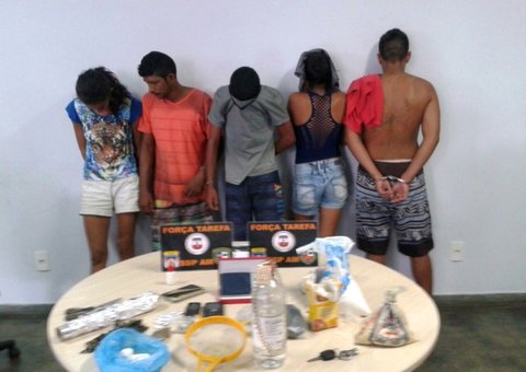 Força Tarefa prende suspeitos de tráfico e recupera carro roubado