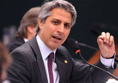 PT pede vista e adia votação da PEC que reduz ministérios