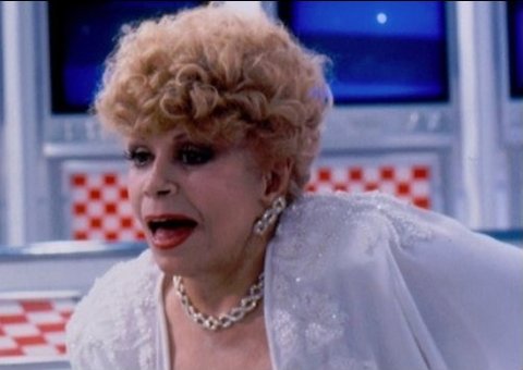 Dercy Gonçalves vira nome de viaduto que protege pererecas