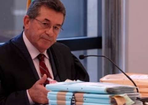 Desembargador se apropriava do salário de assessora