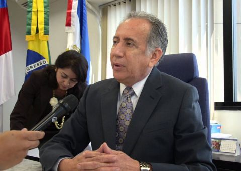 Presidente do TJAM assume o cargo de governador