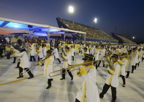 Dez mil estudantes participam de desfile cívico de 5 de Setembro