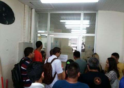 Suspensão de entrega de CNH gera tumulto no Detran/AM