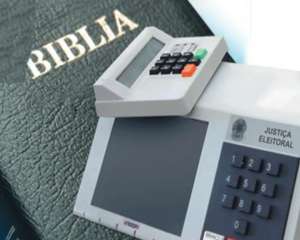 ENTRE DEUS E A POLÍTICA