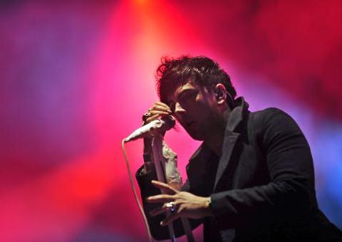 Cantor do grupo Lostprophets se declara culpado de abusar de bebê