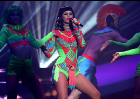 Katy Perry está sendo acusada de cometer blasfêmia em seu novo videoclipe