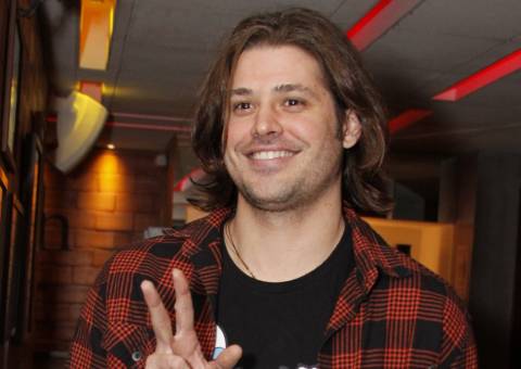 Fãs de Dado Dolabella pedem justiça e que ator volte à Record