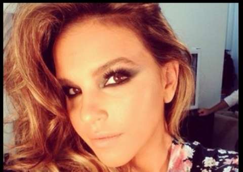  Mariana Rios arrasando em ensaio fotográfico sensual