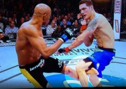 Veja o momento em que a perna de Anderson Silva quebrou