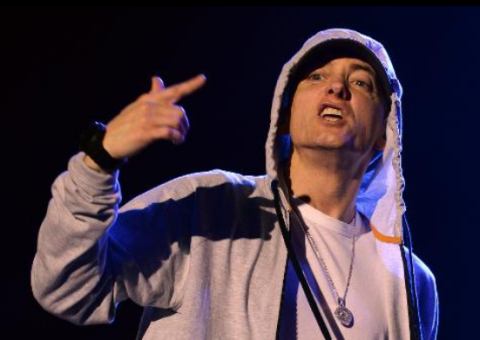 Eminem recebe principal prêmio no YouTube Music Awards