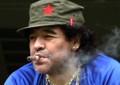 Maradona diz que está sem usar drogas há 10 anos