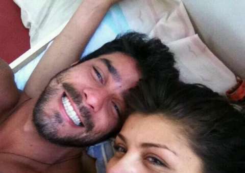 Diego fora da casa e longe das câmeras, volta para o edredom com Franciele 