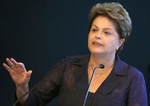  Dilma diz que país não vive uma ditadura e que os brasileiros têm o direito de se manifestar