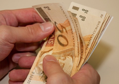 Governo paga R$ 17 milhões em reajustes salariais para 43 mil servidores na quinta-feira