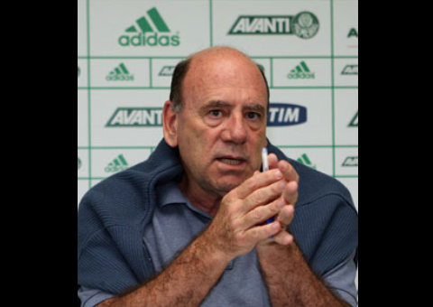Palmeiras avisa que renovação de Kleina é prioridade
