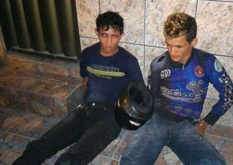 Disfarçada de mototaxista, dupla assaltava no Galileia