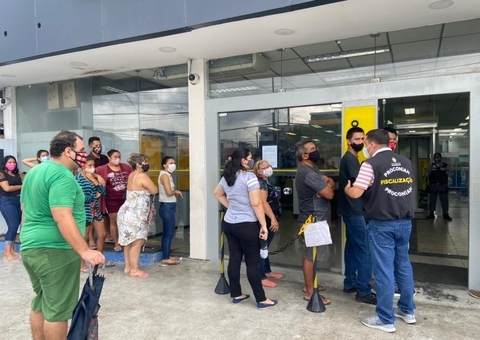 Agências bancárias são autuadas por descumprir 'lei das Filas' em Manaus