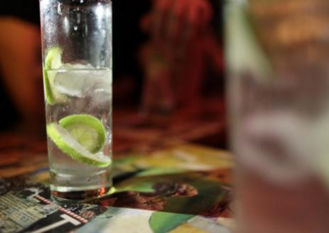 Mais de duas doses de álcool por dia aceleram perda de memória