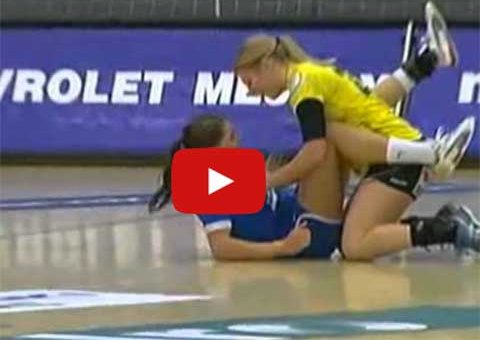 Atletas do handebol se chocam e...
