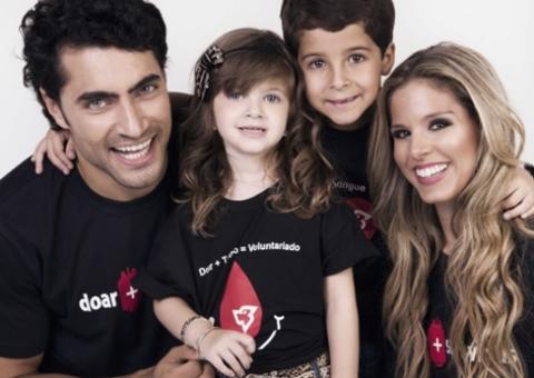 Atores de Salve Jorge posam para campanha de doação de sangue