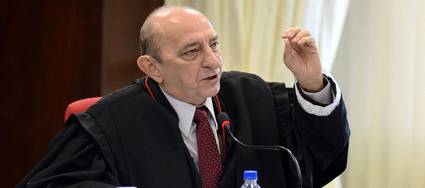 TCE arquiva denúncia contra desembargador Domingos Chalub