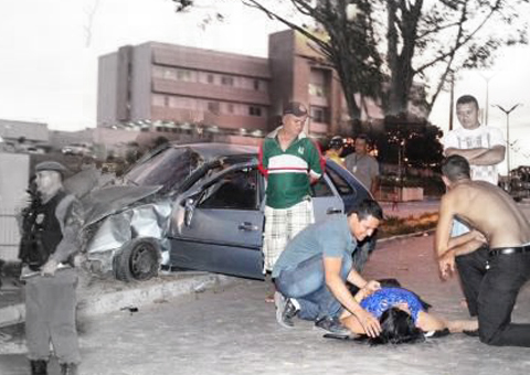 Homem dorme no volante e causa acidente grave em frente ao Hospital João Lúcio