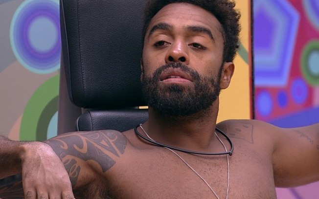 BBB 15: Douglas diz que já bateu em mulher duas vezes
