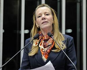 VANESSA FAZ CARA DE PAISAGEM. ESQUECEU  20 ANOS DE VIDA PÚBLICA