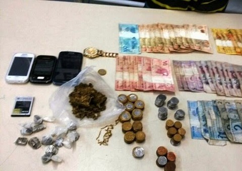 Assaltante invade escola de inglês de leva os computadores