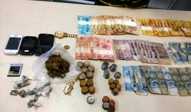 Assaltante invade escola de inglês de leva os computadores