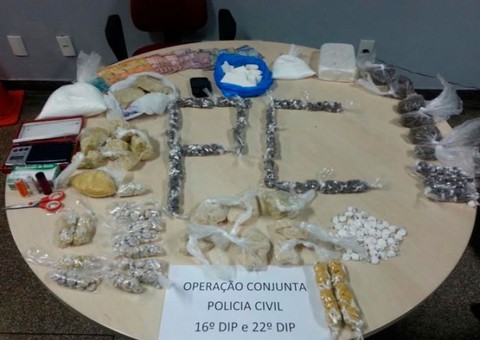 Traficante que distribuia droga em Adrianópolis é conduzido à cadeia pública