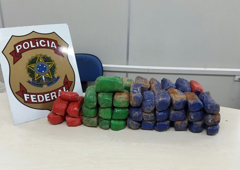Polícia Rodoviária apreendem 33 kg de cocaína camuflados em um carro na BR-319