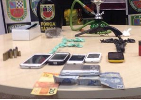  Força Tática prende dupla na zona sul com arma, drogas e munições