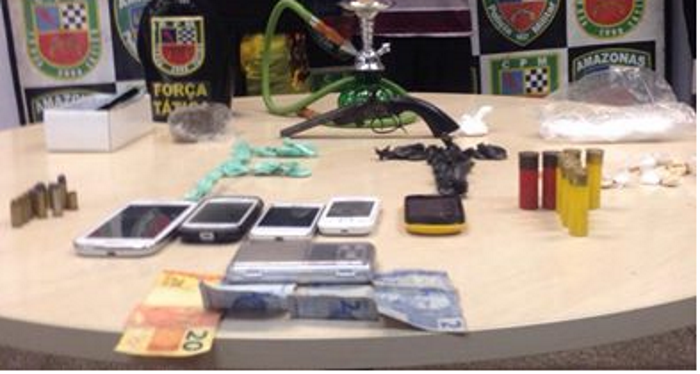  Força Tática prende dupla na zona sul com arma, drogas e munições