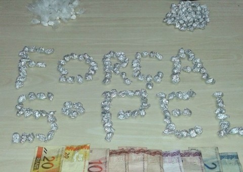 Homem com 250 trouxinhas de drogas é preso no Riacho Doce 2